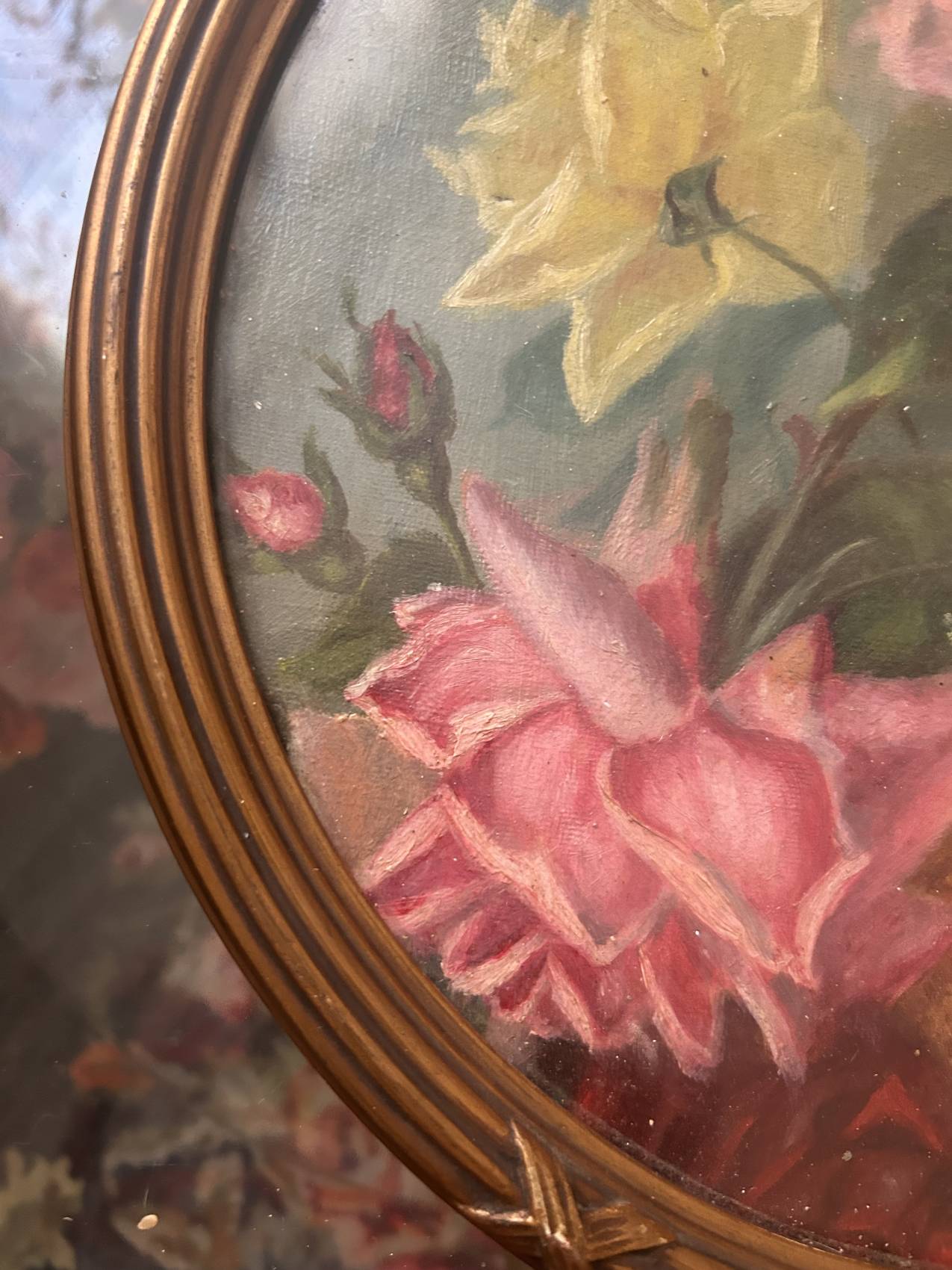 Tableau ancien bouquet de roses, époque 1900 – peinture sous verre et cadre doré Louis XVI – Image 7