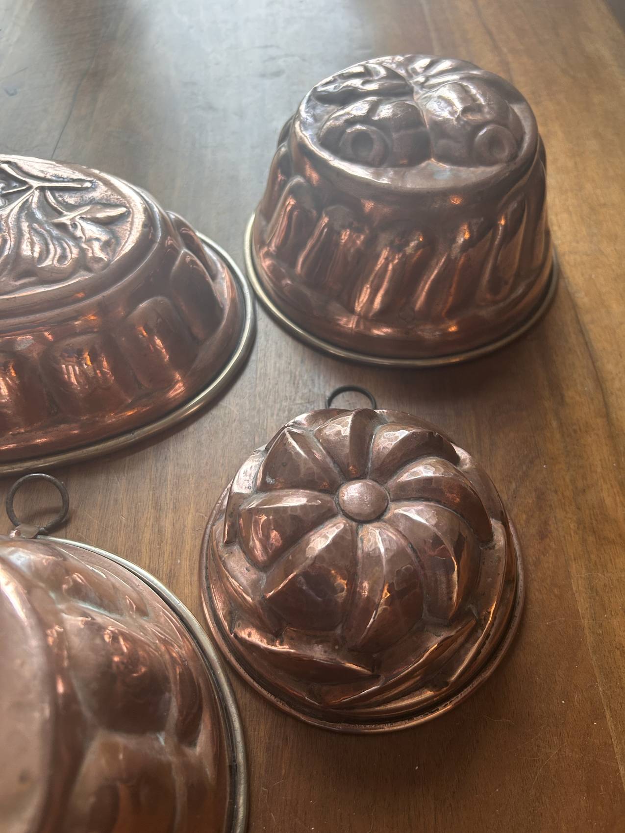 Lot de quatre moules à kouglof anciens en cuivre superbe en décoration de cuisine