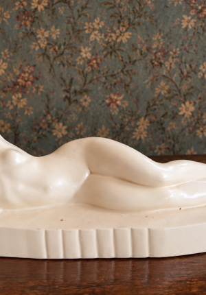 Sculpture art déco femme allongée en faïence craquelée – François Levallois – vers 1930 - superbe