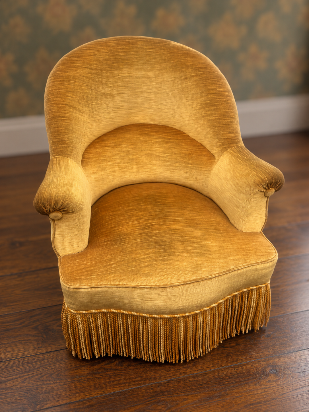 Fauteuil crapaud Napoléon III en velours jaune d’or