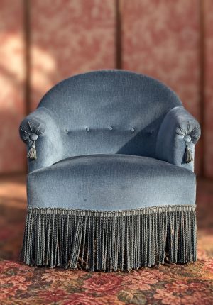 Fauteuil crapaud vintage en velours bleu, un intemporel confortable