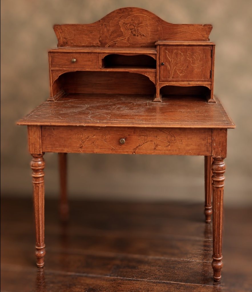 Petit bonheur du jour bureau ancien en bois fruitier Art nouveau – Ecritoire de charme atypique et rare