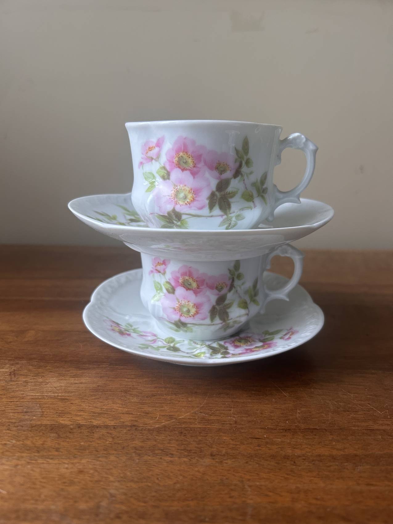 Deux tasses à thé en porcelaine Giraud Limoges – modèle Belle Époque superbes de qualit