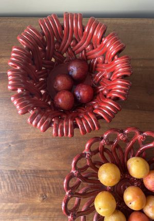 Coupe à fruits en céramique tressée rouge dans le goût de Vallauris – une belle présence