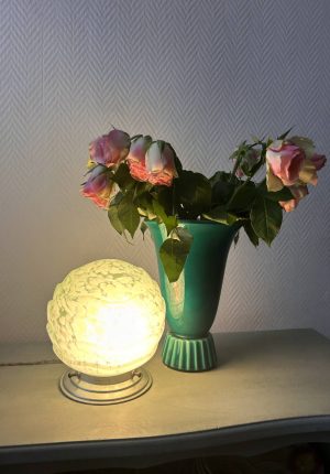 Petite lampe boule art déco en verre vert et blanc, dans le goût du verre de Clichy - Atypique et jolie