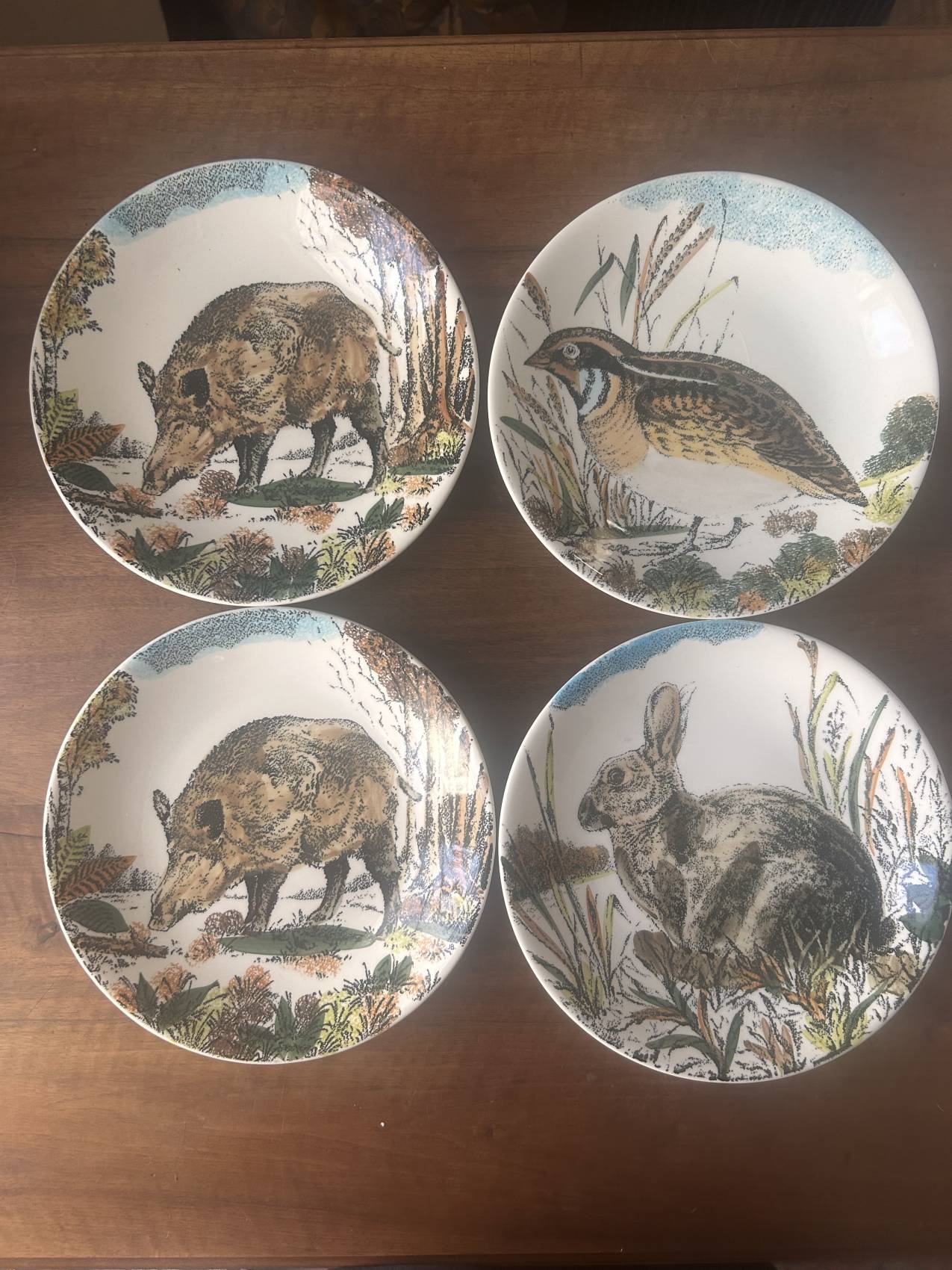 Douze assiettes plates en faïence de Gien – modèle Chambord – animaux de la forêt